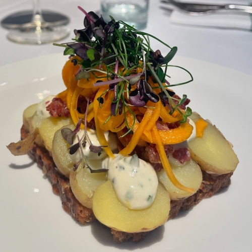 Smørrebrød med kartoffel serveret ved restaurant i Hjørring